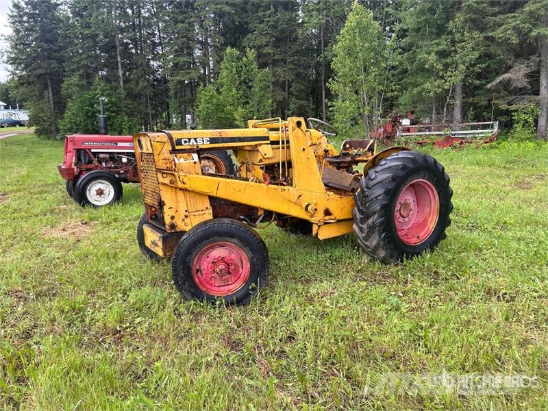 J.I. Case G530 Antique Tractor (Inoperable) Traktori