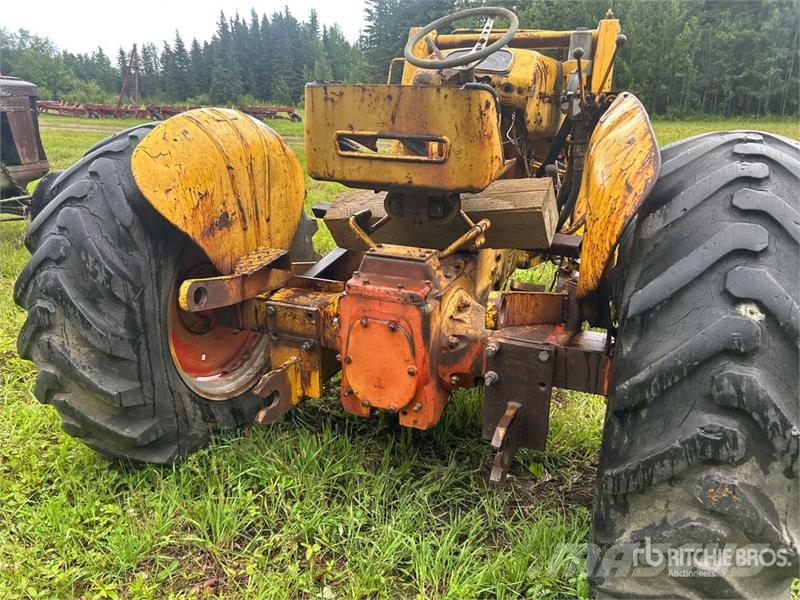 J.I. Case G530 Antique Tractor (Inoperable) Traktori