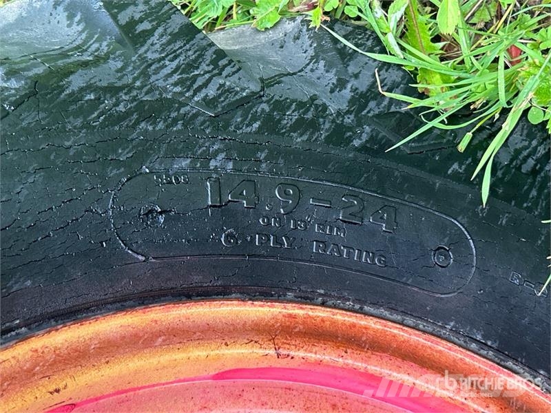 J.I. Case G530 Antique Tractor (Inoperable) Traktori