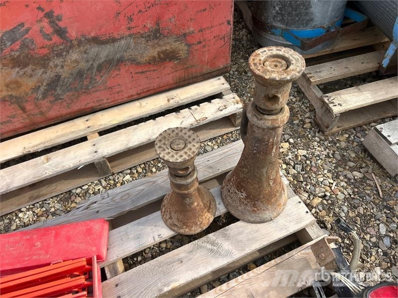 Jacks, Extension Cord, Jumper Cable, Triangle Flar Other components