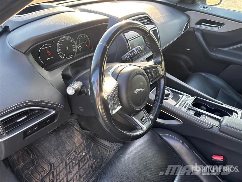 Jaguar F-Pace S AWD SUV Henkilöautot