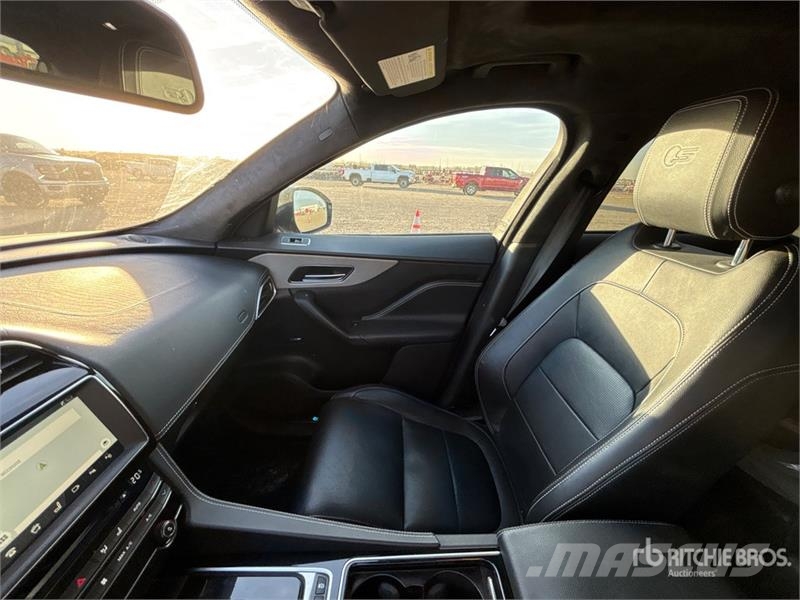 Jaguar F-Pace S AWD SUV Henkilöautot