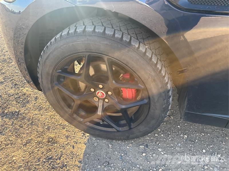 Jaguar F-Pace S AWD SUV Henkilöautot
