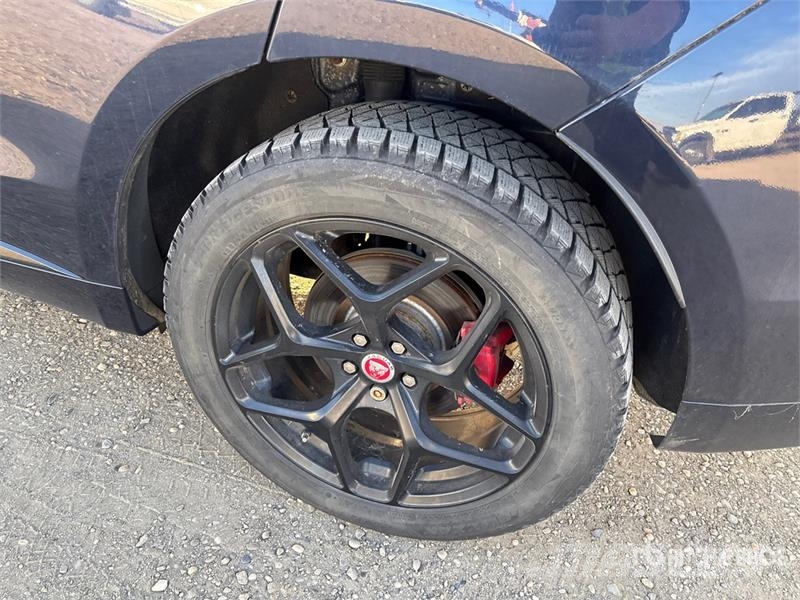 Jaguar F-Pace S AWD SUV Henkilöautot