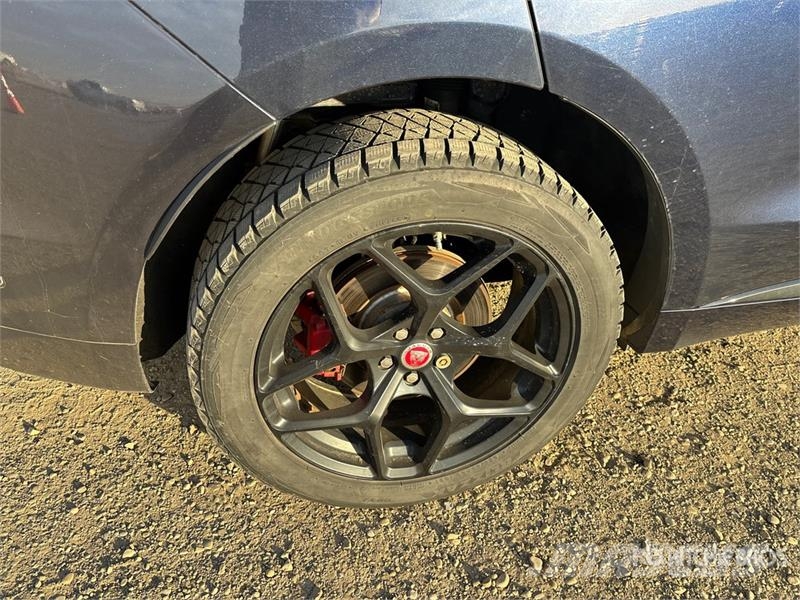 Jaguar F-Pace S AWD SUV Henkilöautot