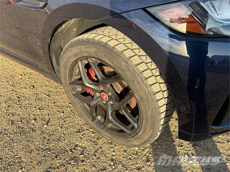 Jaguar F-Pace S AWD SUV Henkilöautot