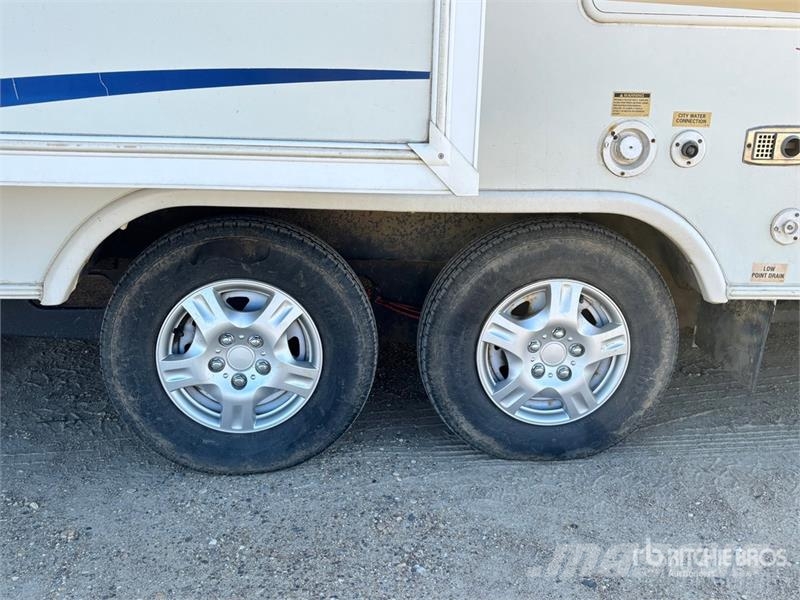 Jayco Jay Feather 25 ft T/A Travel Trailer مقطورات أخرى