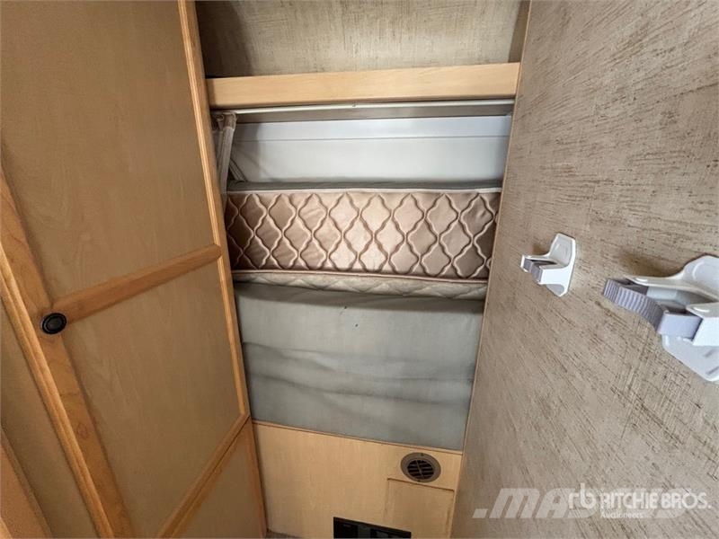 Jayco Jay Feather 25 ft T/A Travel Trailer مقطورات أخرى