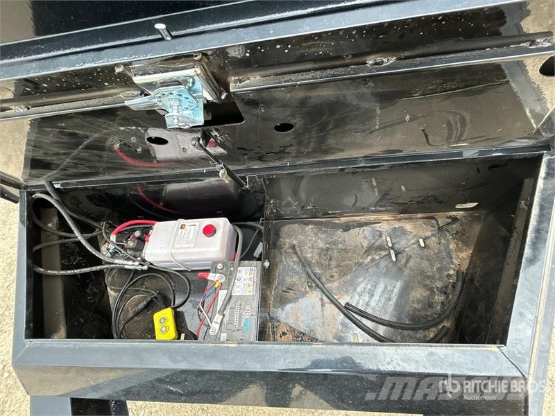  JB Trailers 14 ft T/A Dump Utility Trailer Tipphengere