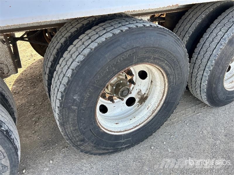 JBS FT3860 38 ft Tri/A End Dump Silage Trailer Yleisperävaunut