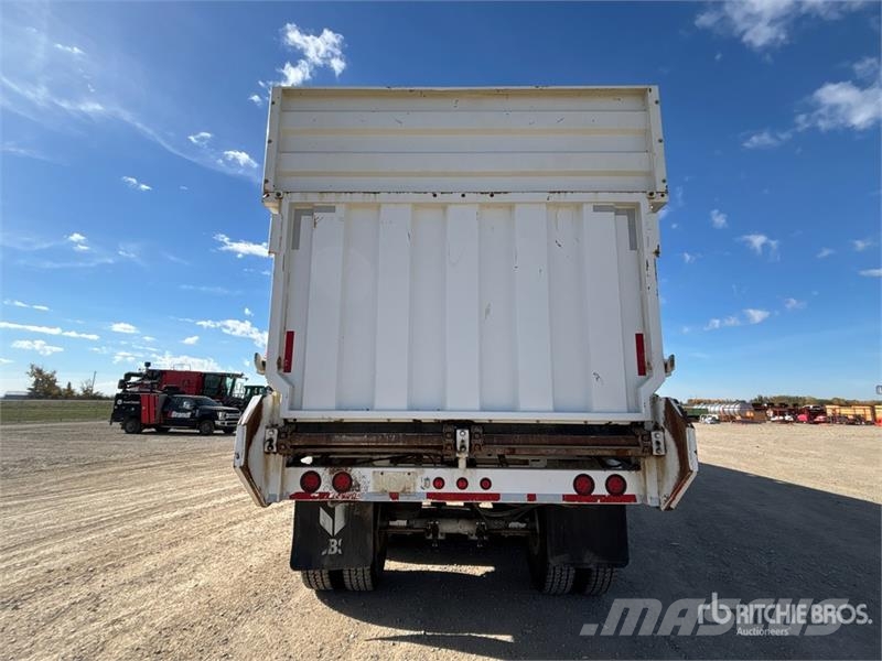 JBS FT3860 38 ft Tri/A End Dump Silage Trailer Kombivagnar