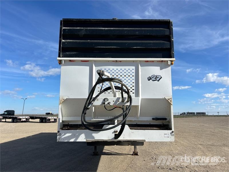 JBS FT3860 38 ft Tri/A End Dump Silage Trailer Yleisperävaunut