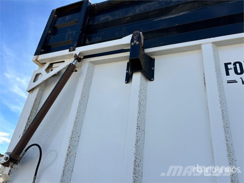 JBS FT3860 38 ft Tri/A End Dump Silage Trailer Yleisperävaunut