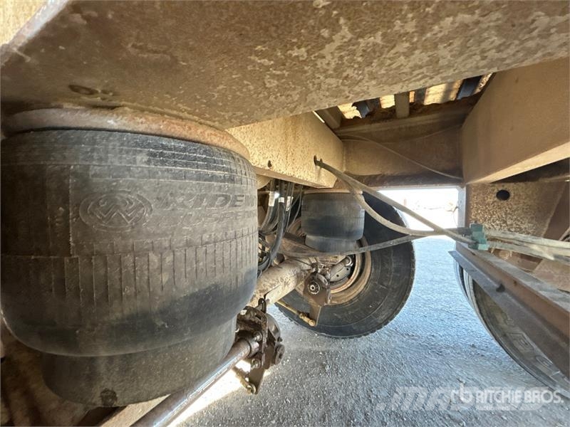 JBS FT3860 38 ft Tri/A End Dump Silage Trailer Yleisperävaunut