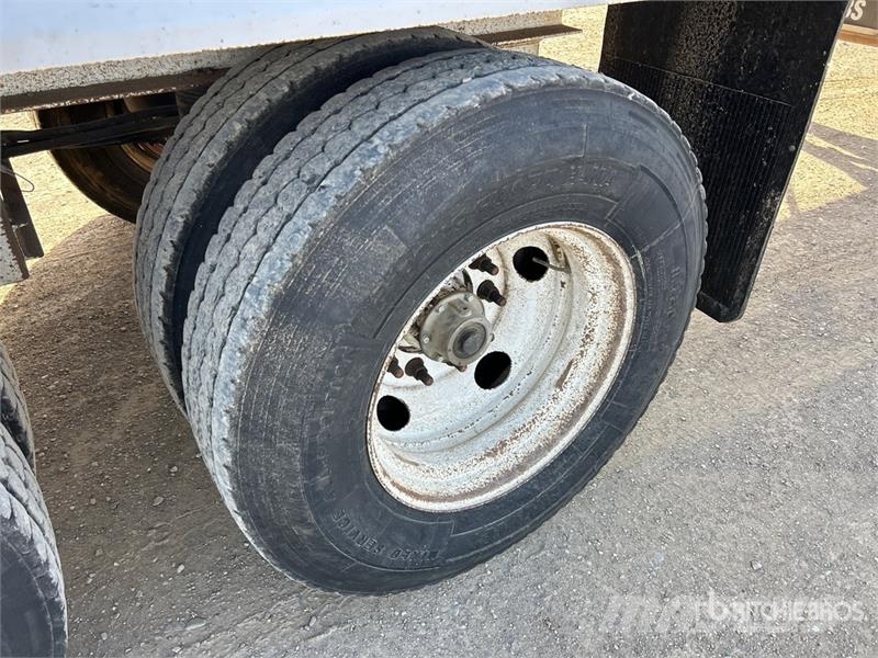 JBS FT3860 38 ft Tri/A End Dump Silage Trailer Yleisperävaunut