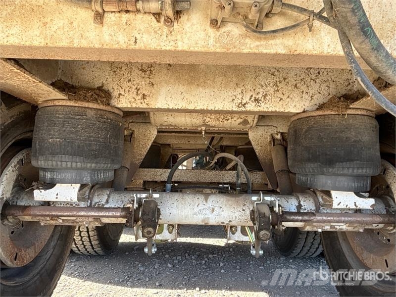 JBS FT3860 38 ft Tri/A End Dump Silage Trailer Kombivagnar