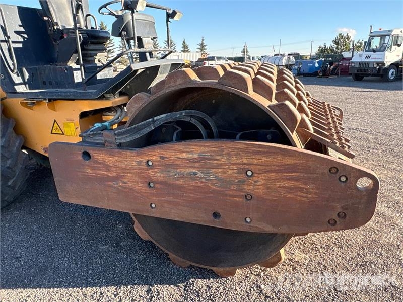 JCB 132PD Padfoot Drum Compactor Walzenzüge