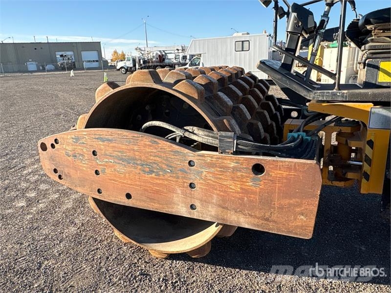 JCB 132PD Padfoot Drum Compactor Walzenzüge
