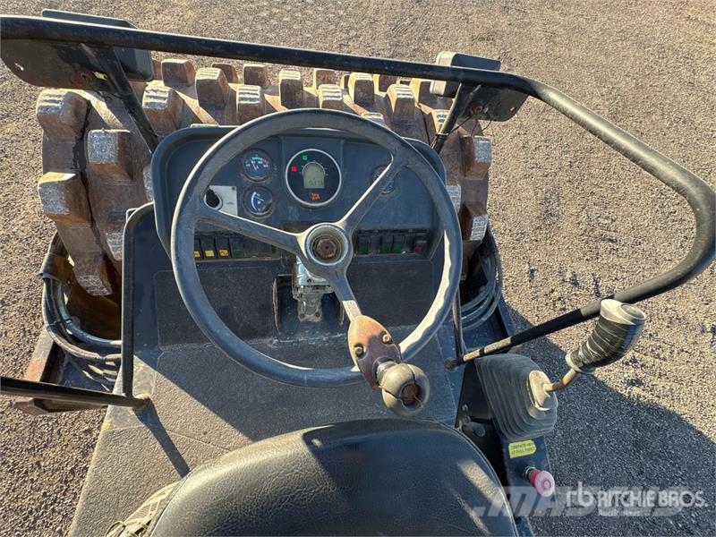 JCB 132PD Padfoot Drum Compactor Walzenzüge