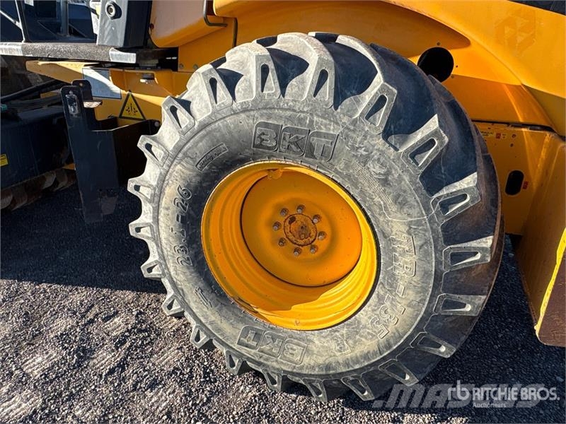 JCB 132PD Padfoot Drum Compactor Walzenzüge
