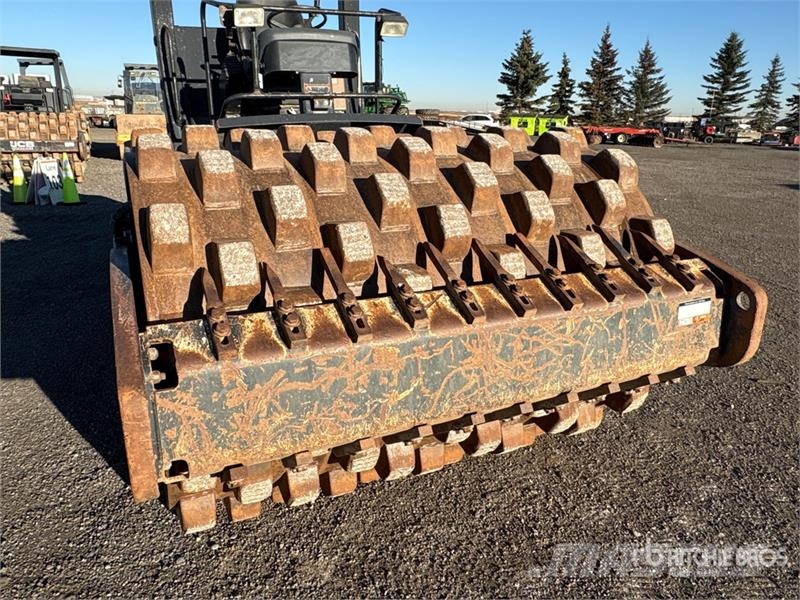 JCB 132PD Padfoot Drum Compactor Walzenzüge