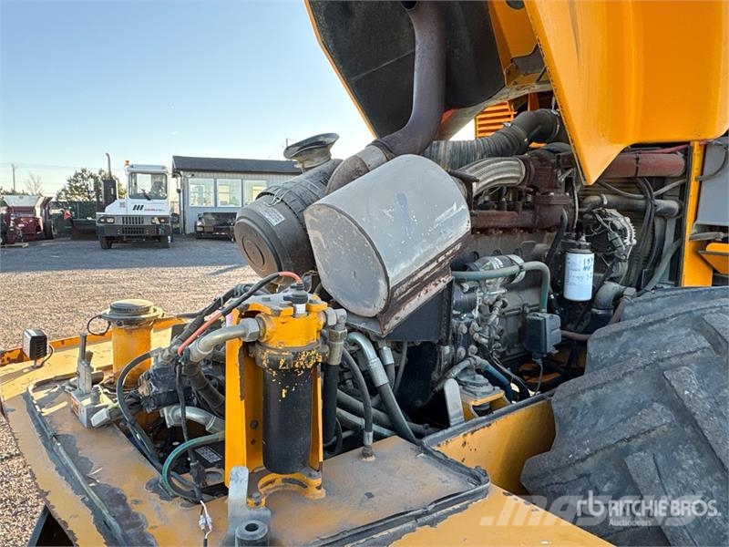 JCB 132PD Padfoot Drum Compactor Walzenzüge