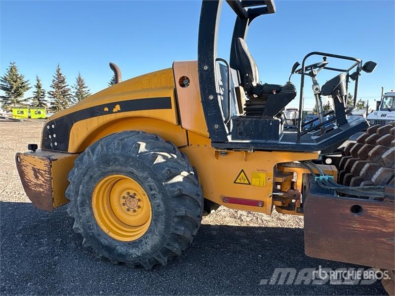 JCB 132PD Padfoot Drum Compactor Walzenzüge
