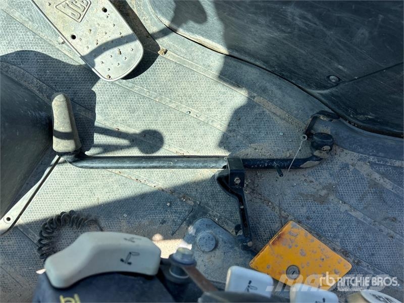 JCB 214S Tractopelle