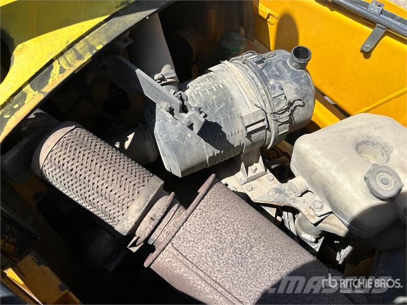 JCB 214S Tractopelle