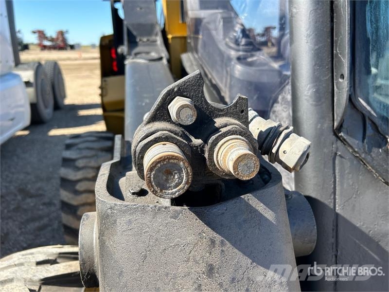 JCB 300 NA Skid Steer Loader Skid steer loaders