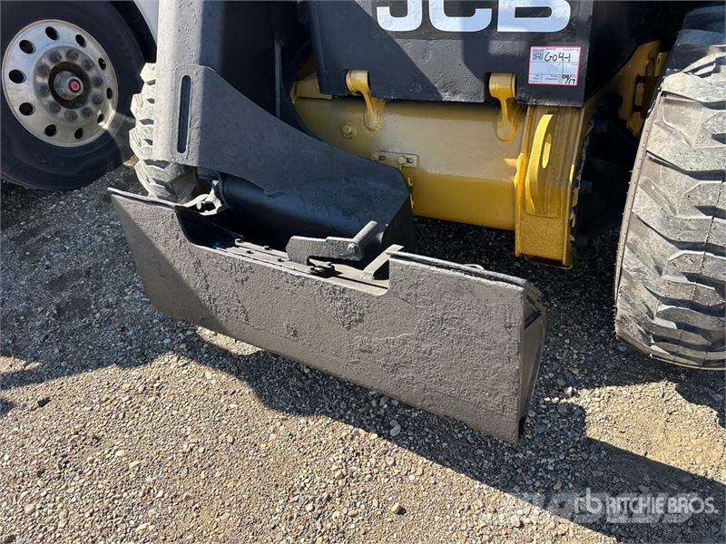 JCB 300 NA Skid Steer Loader Skid steer loaders