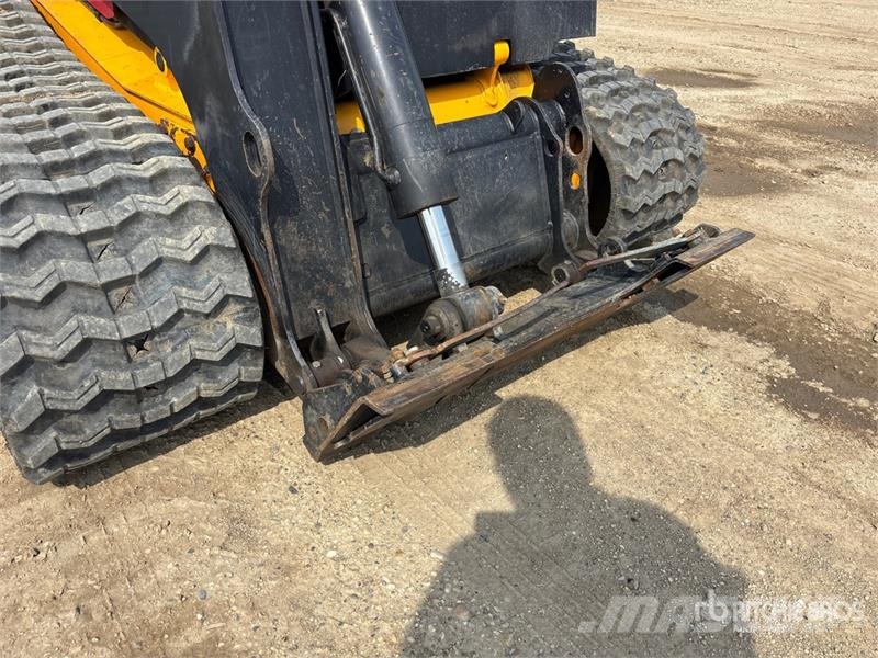 JCB 300TT4 Compact Track Loader Šmykom riadené nakladače