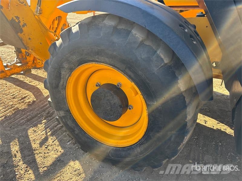 JCB 535-140 テレスコーピックハンドラー