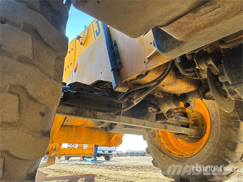 JCB 535-140 テレスコーピックハンドラー