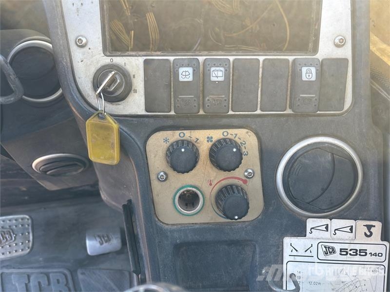 JCB 535-140 テレスコーピックハンドラー