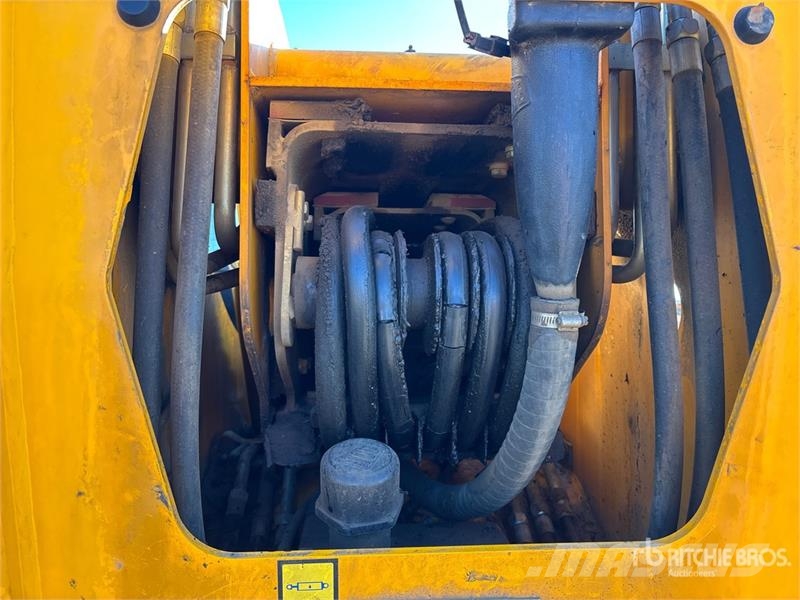 JCB 535-140 テレスコーピックハンドラー