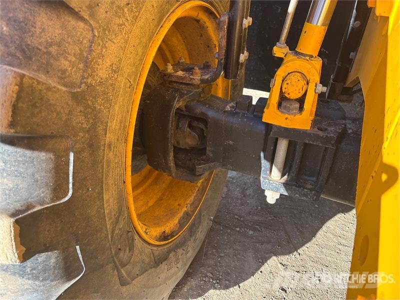 JCB 535-140 テレスコーピックハンドラー