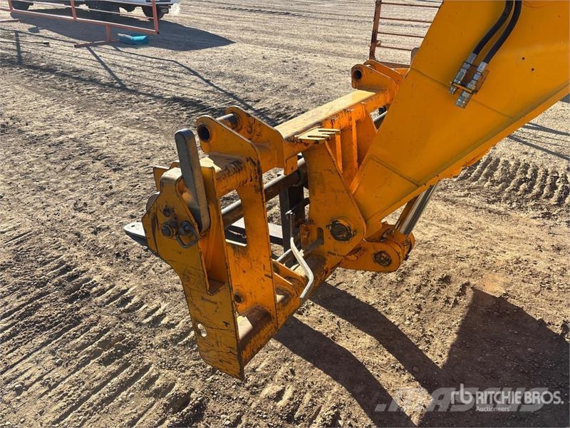 JCB 535-140 テレスコーピックハンドラー