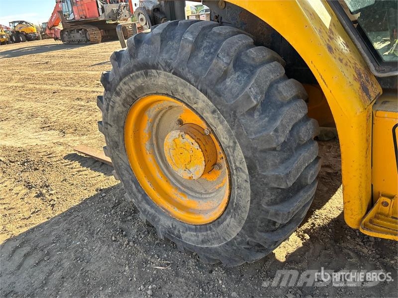 JCB 930 Vanterenski viljuškar