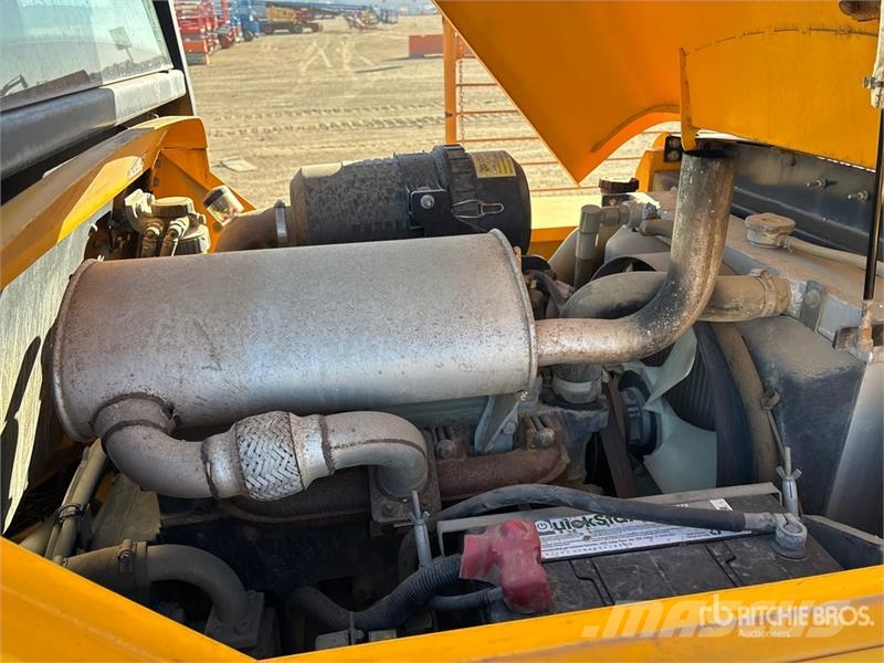 JCB 940-4 10000 lb 4x4 Rough Terrain Forklift Elevatore per esterni