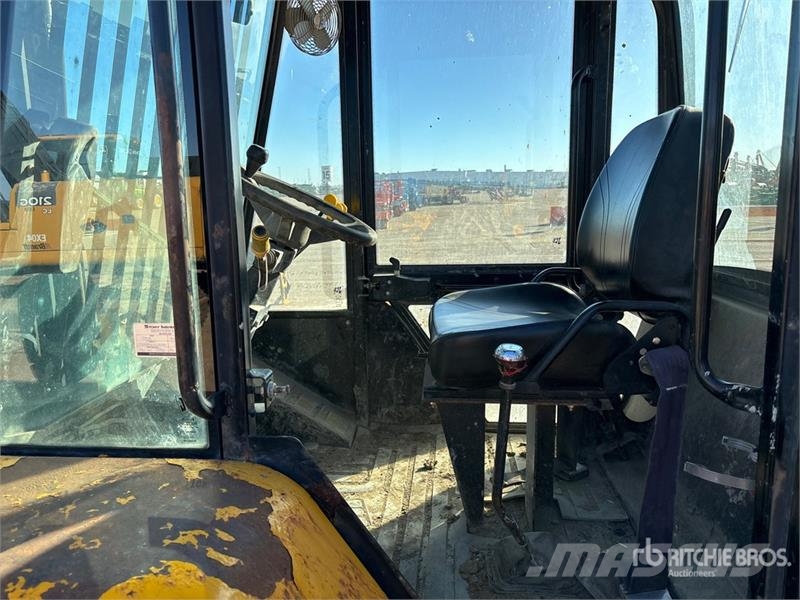JCB 940-4 10000 lb 4x4 Rough Terrain Forklift Elevatore per esterni