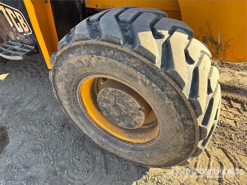 JCB 940-4 10000 lb 4x4 Rough Terrain Forklift Elevatore per esterni