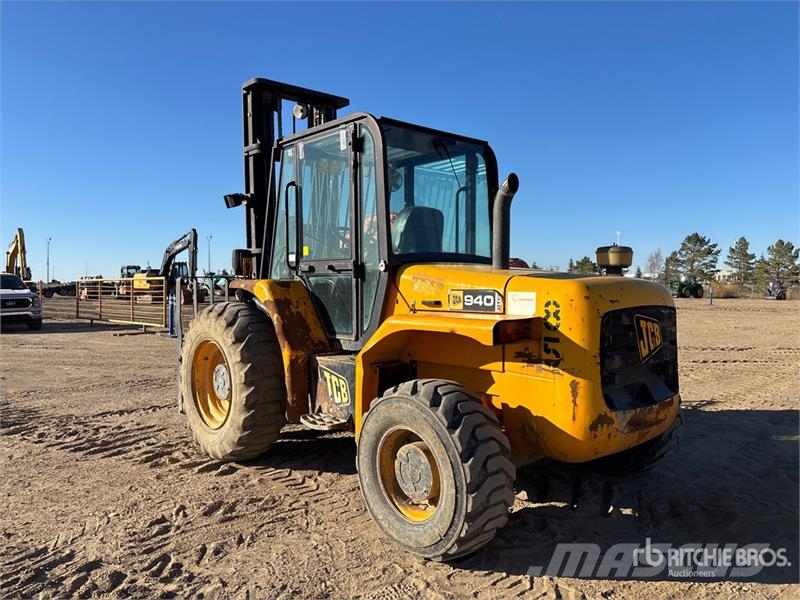 JCB 940-4 10000 lb 4x4 Rough Terrain Forklift Elevatore per esterni