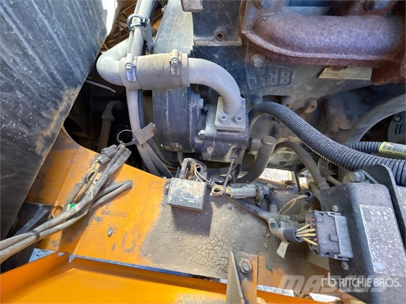 JCB 940-4 10000 lb 4x4 Rough Terrain Forklift Elevatore per esterni