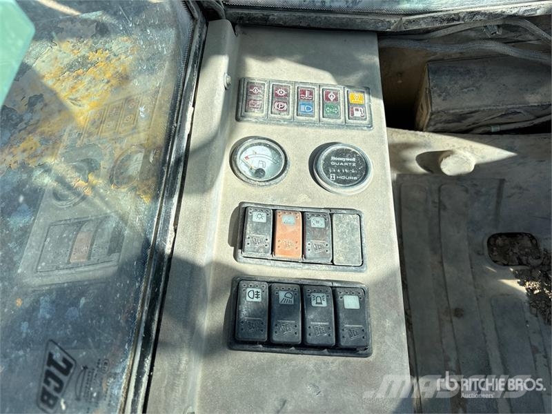 JCB 940-4 4x4 Rough Terrain Forklift Elevatore per esterni
