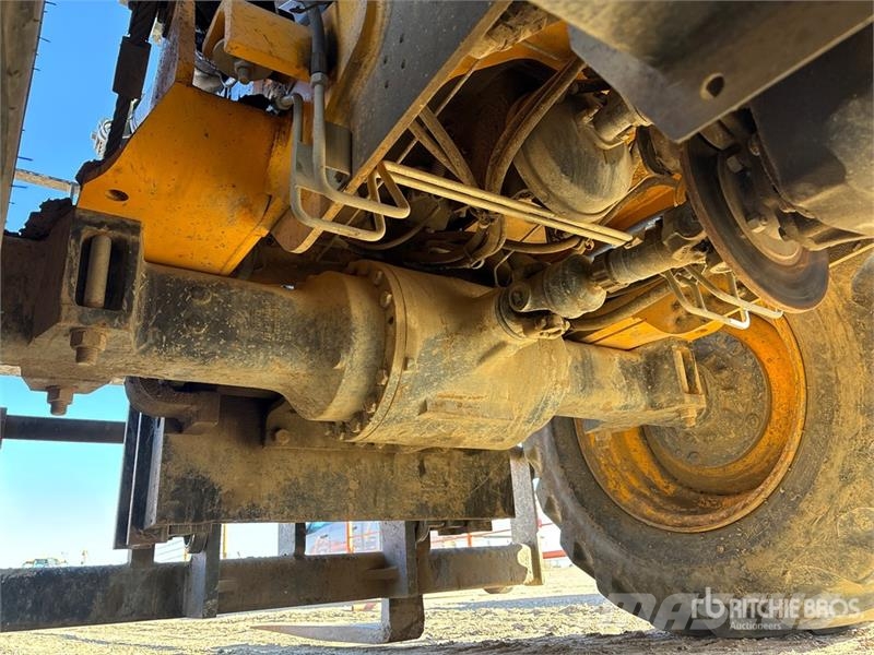 JCB 940-4 4x4 Rough Terrain Forklift Elevatore per esterni