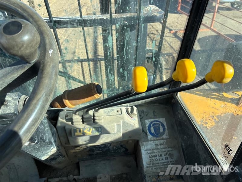 JCB 940-4 4x4 Rough Terrain Forklift Elevatore per esterni
