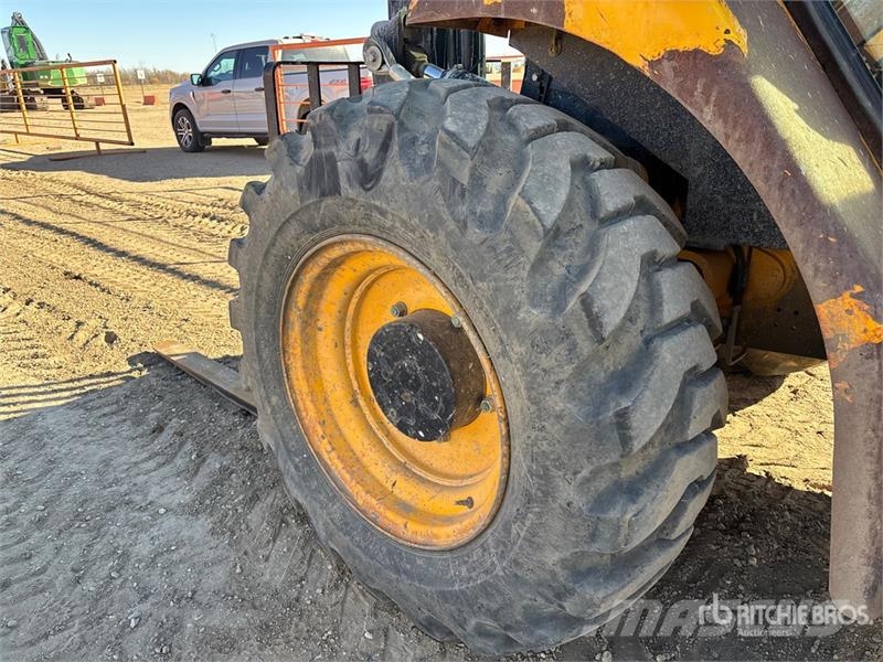 JCB 940-4 4x4 Rough Terrain Forklift Elevatore per esterni