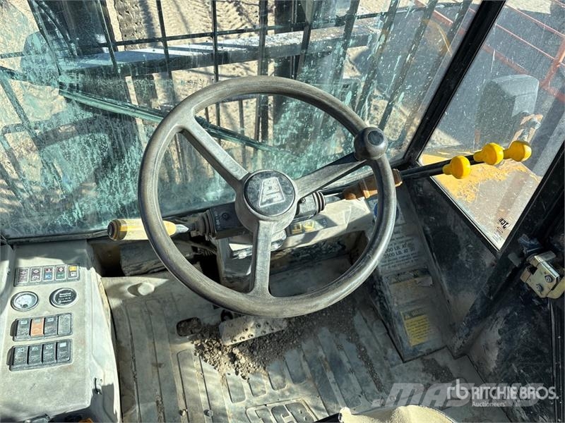 JCB 940-4 4x4 Rough Terrain Forklift Elevatore per esterni