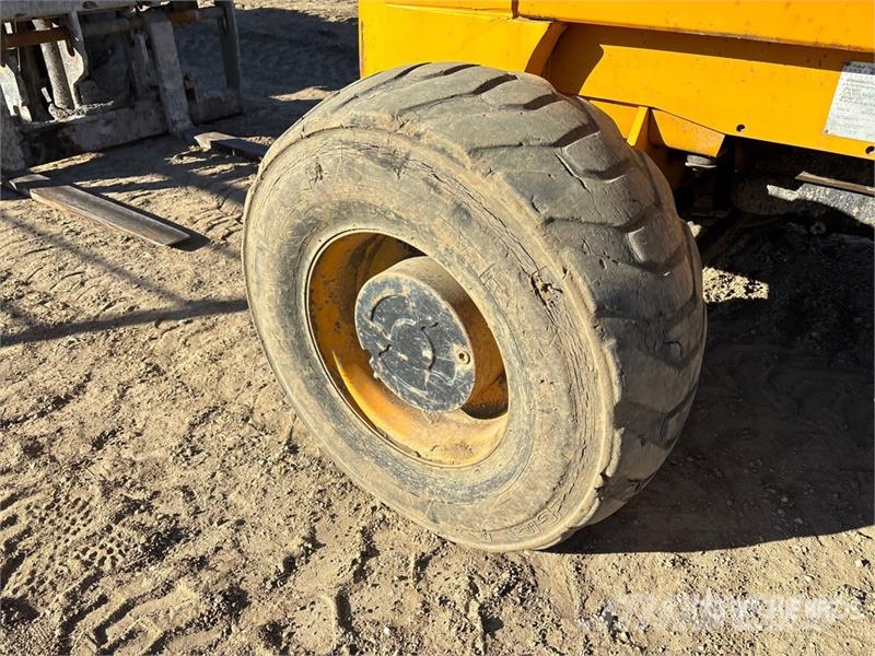 JCB 940-4 4x4 Rough Terrain Forklift Elevatore per esterni